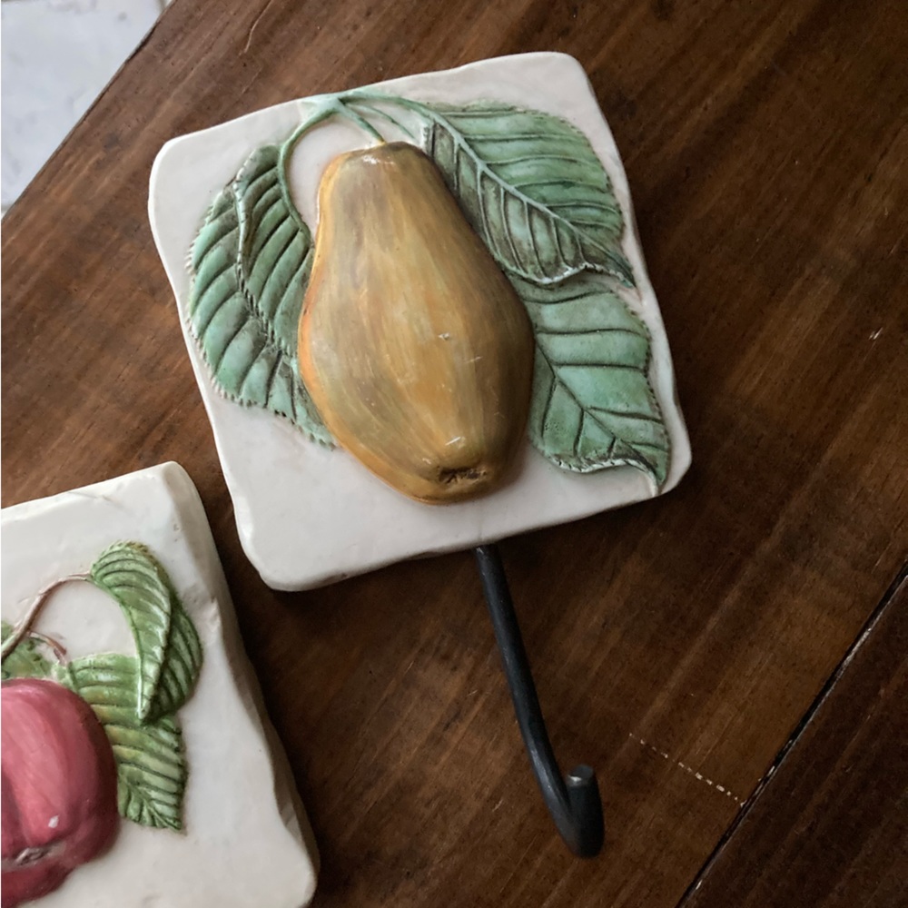 Set 3 Hen Feathers Resin Plaques/Wall Hooks. Pear, Peach, Apple. 3.5 x 3.5. - Picture 12 of 16